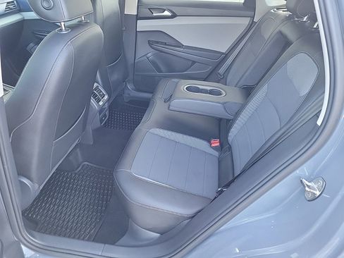 Used 2022 Volkswagen Taos SE image 13