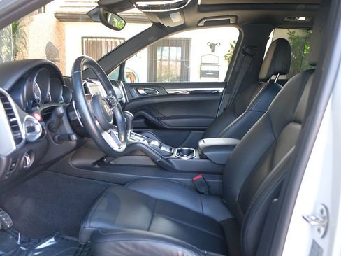Used 2017 Porsche Cayenne S image 12