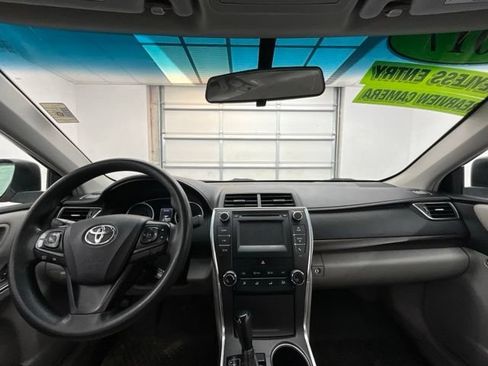 Used 2017 Toyota Camry LE FWD image 2