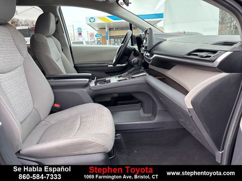 Used 2024 Toyota Sienna LE image 29
