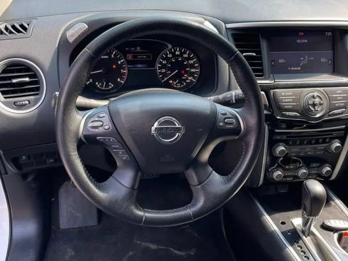 Used 2018 Nissan Pathfinder SV AWD/4WD image 21