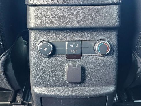 Used 2018 Ford Explorer XLT w/ Equipment Group 202A AWD/4WD image 18