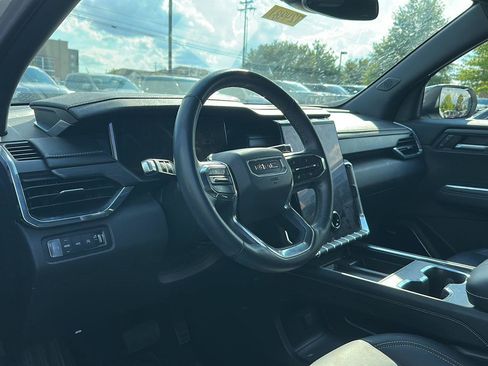 Used 2024 GMC Acadia Elevation AWD/4WD image 2