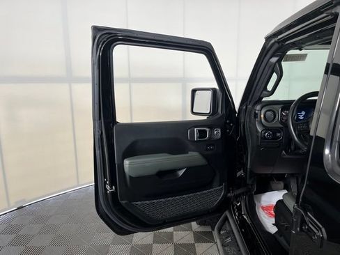 Used 2024 Jeep Gladiator Mojave AWD/4WD image 15