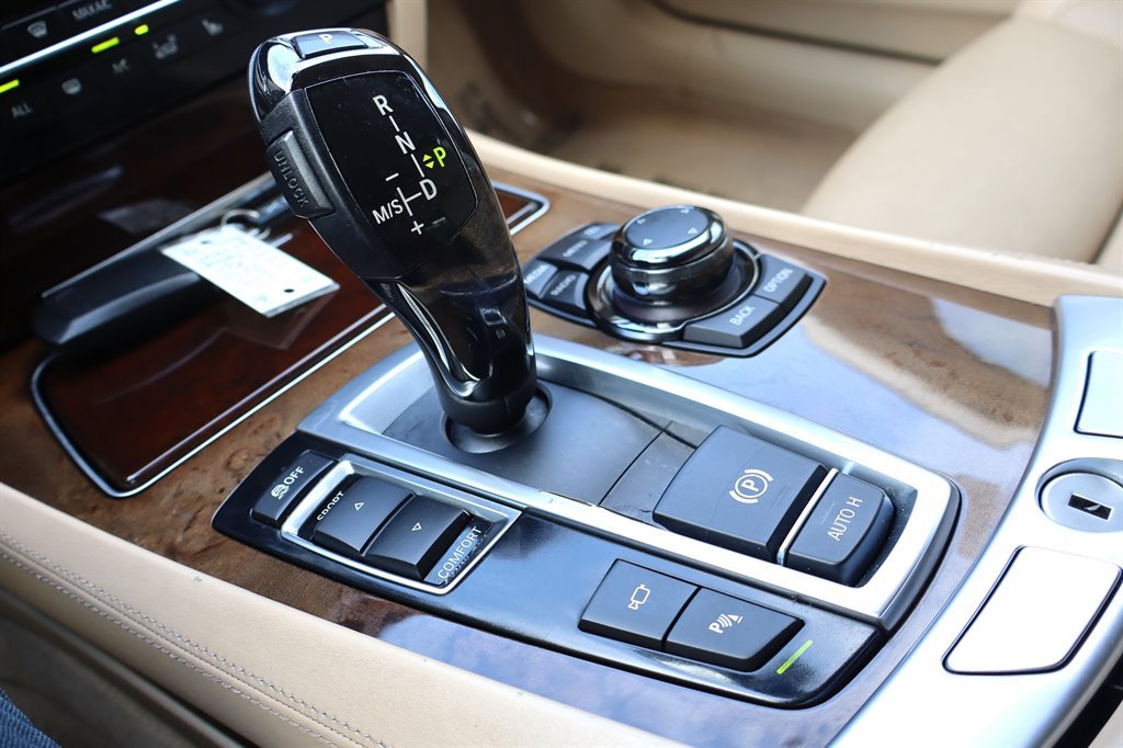 Used 2013 BMW 750i RWD image 34
