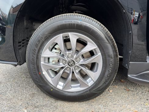 Used 2018 Toyota RAV4 Limited image 26