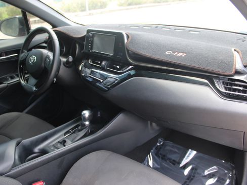 Used 2018 Toyota C-HR XLE FWD image 25