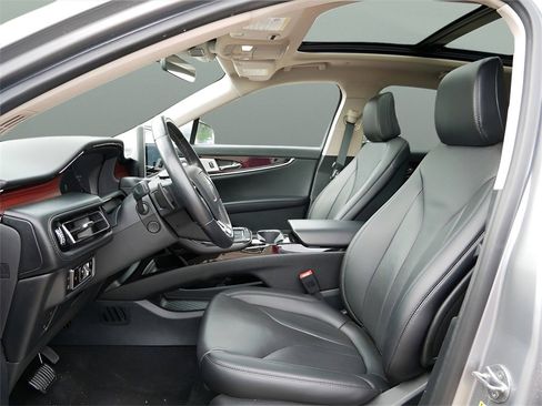 Used 2023 Lincoln Nautilus Reserve w/ Equipment Group 202A image 10