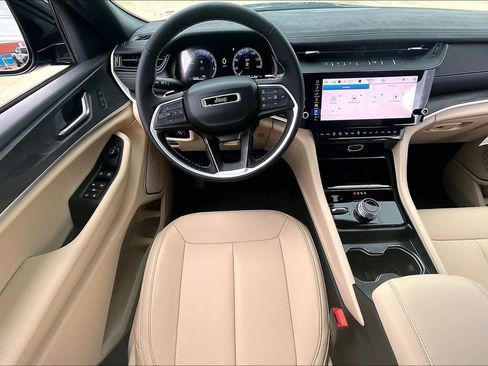 New 2026 Jeep Grand Cherokee Limited w/ Limited Altitude Package AWD/4WD image 21