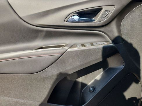 Used 2023 Chevrolet Equinox RS w/ LPO, Floor Liner Package FWD image 21