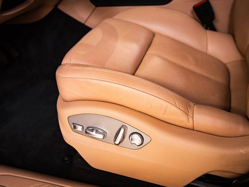 Certified 2023 Porsche Macan AWD/4WD image 14