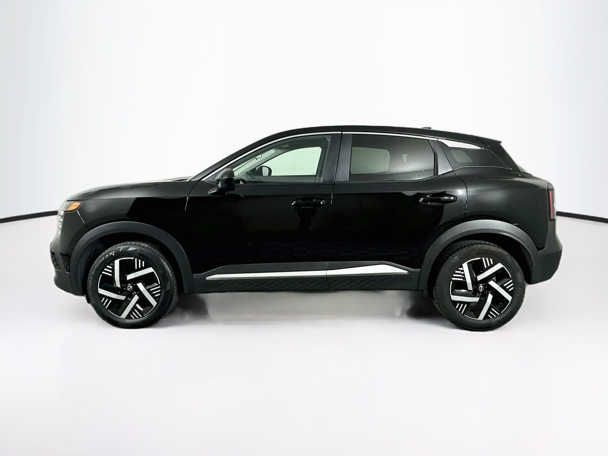 Used 2025 Nissan Kicks SV FWD image 4