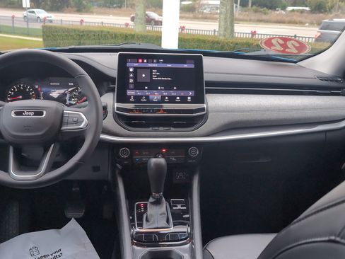 Used 2022 Jeep Compass Latitude image 28