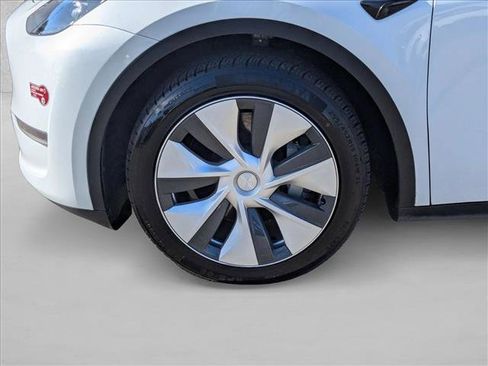 Used 2024 Tesla Model Y Long Range image 24