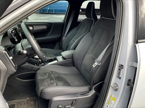 Used 2022 Volvo XC40 P8 Recharge Ultimate image 28