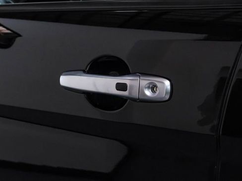 Used 2018 Ford Explorer Platinum image 37