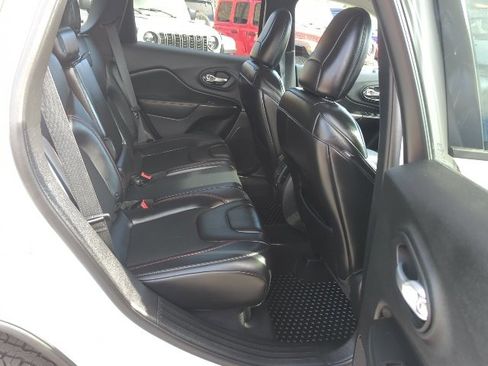 Used 2019 Jeep Cherokee Trailhawk w/ Cold Weather Group image 22