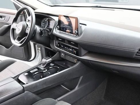 Used 2023 Nissan Rogue SV image 35