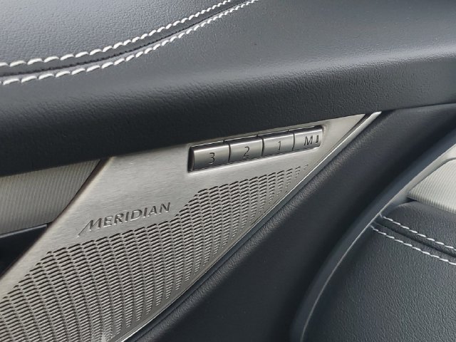 Certified 2026 Jaguar F-PACE R-Dynamic S AWD/4WD image 27
