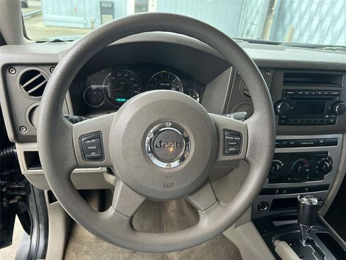 Used 2006 Jeep Commander image 13