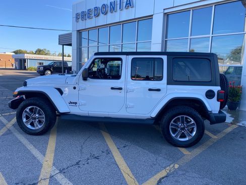 Used 2020 Jeep Wrangler Unlimited Sahara AWD/4WD image 3