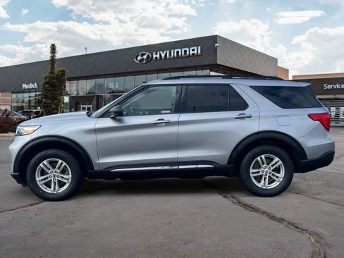 Used 2023 Ford Explorer XLT w/ Equipment Group 202A image 2