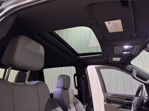 Used 2025 Chevrolet Silverado 2500 ZR2 w/ Technology Package image 27