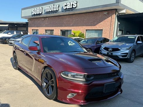 Used 2019 Dodge Charger Scat Pack w/ Navigation & Travel Group image 2