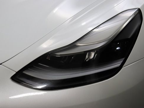 Used 2023 Tesla Model 3 Standard Range image 16
