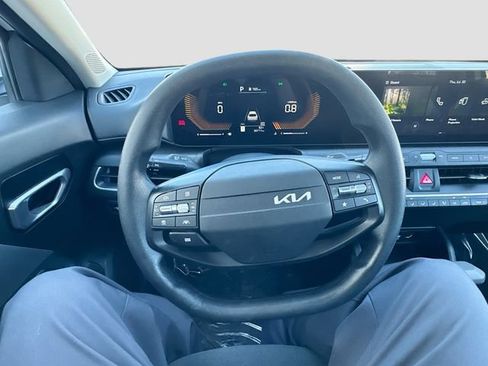 Used 2025 Kia K4 FWD image 11