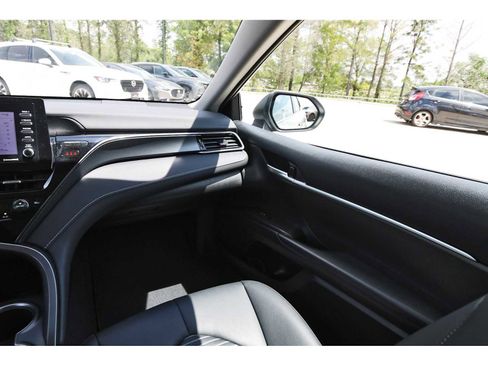 Used 2023 Toyota Camry SE image 8