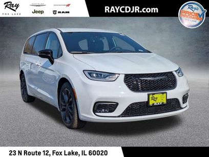 New 2026 Chrysler Pacifica Select