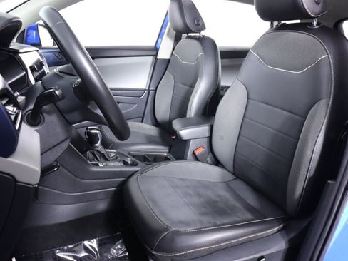 Used 2023 Volkswagen Taos SE w/ Panoramic Sunroof Package AWD/4WD image 33