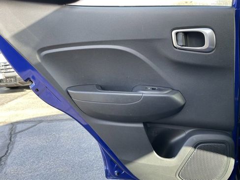 Used 2023 Hyundai Venue SEL image 20