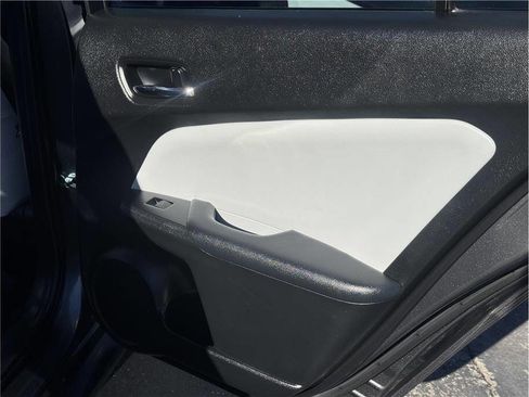 Used 2019 Toyota Prius XLE image 29