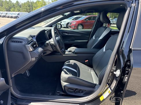 Used 2025 Toyota Camry SE w/ Convenience Package FWD image 9