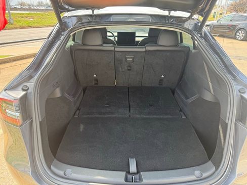 Used 2022 Tesla Model Y Long Range image 10