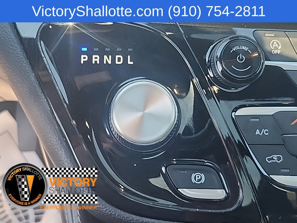 Used 2025 Chrysler Pacifica Limited FWD image 8