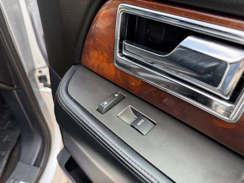 Used 2015 Lincoln Navigator 2WD image 29