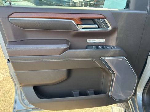 Used 2023 GMC Sierra 1500 Denali w/ Denali Reserve Package AWD/4WD image 8