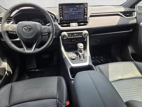 Used 2022 Toyota RAV4 XSE AWD/4WD image 16