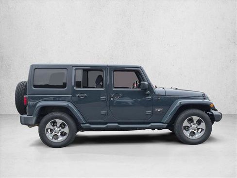 Used 2016 Jeep Wrangler Unlimited Sahara AWD/4WD image 4