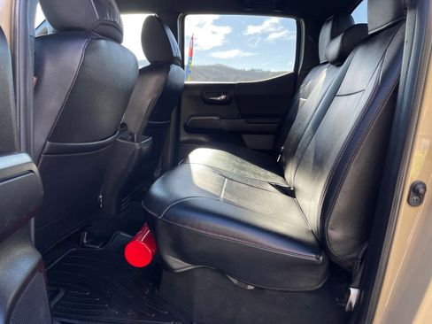 Used 2020 Toyota Tacoma TRD Off-Road w/ Technology Package image 14