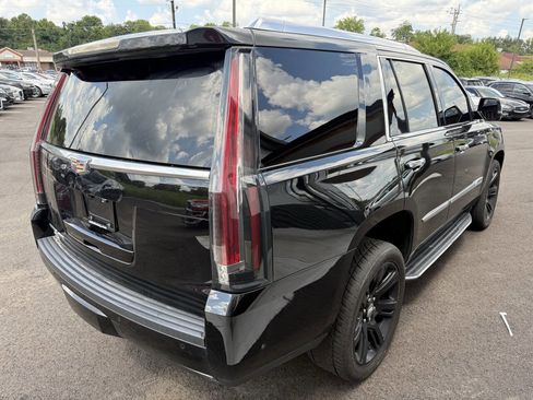 Used 2017 Cadillac Escalade Luxury image 9
