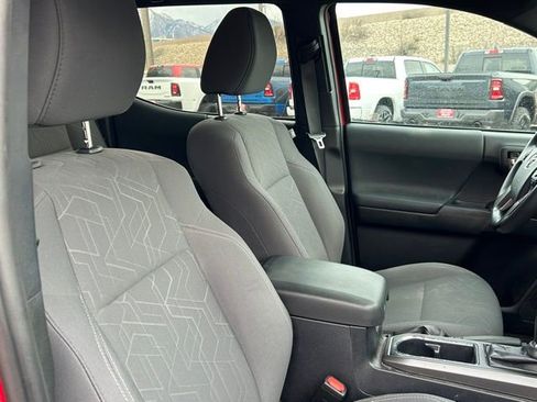Used 2019 Toyota Tacoma TRD Off-Road image 12