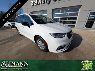 Used 2024 Chrysler Pacifica Touring-L