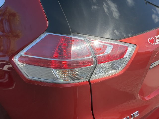 Used 2016 Nissan Rogue SV w/ SV Premium Package AWD/4WD image 11