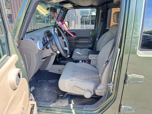 Used 2009 Jeep Wrangler Unlimited Sahara w/ Dual Top Group AWD/4WD image 5