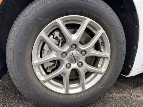 Used 2025 Chrysler Pacifica Select FWD image 33