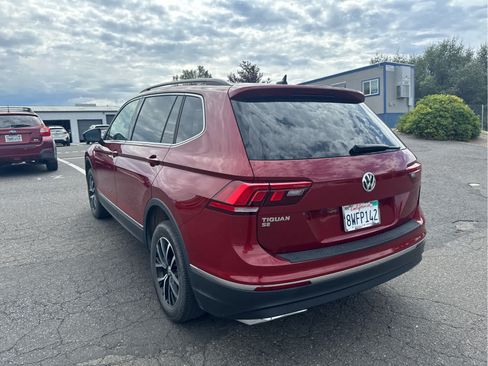 Used 2021 Volkswagen Tiguan SE w/ Panoramic Sunroof Package FWD image 7